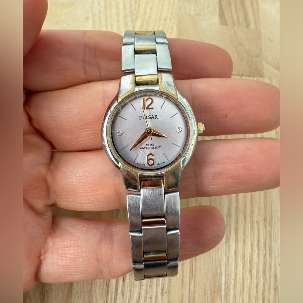 Vintage pulsar ladies round silver tone stainless steel watch NEW BATTERY